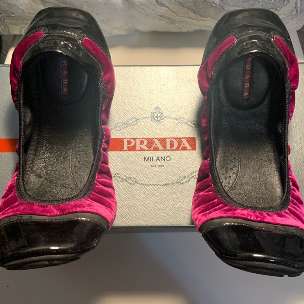 Prada ballet flats purple/fuchsia velvet and black Patent leather